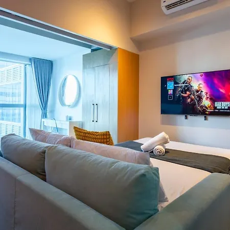Modern Minimalist Uptown Parksuites 1Br