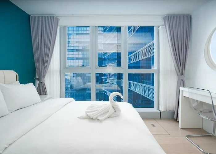 Apartment Modern Minimalist Uptown Parksuites 1br *