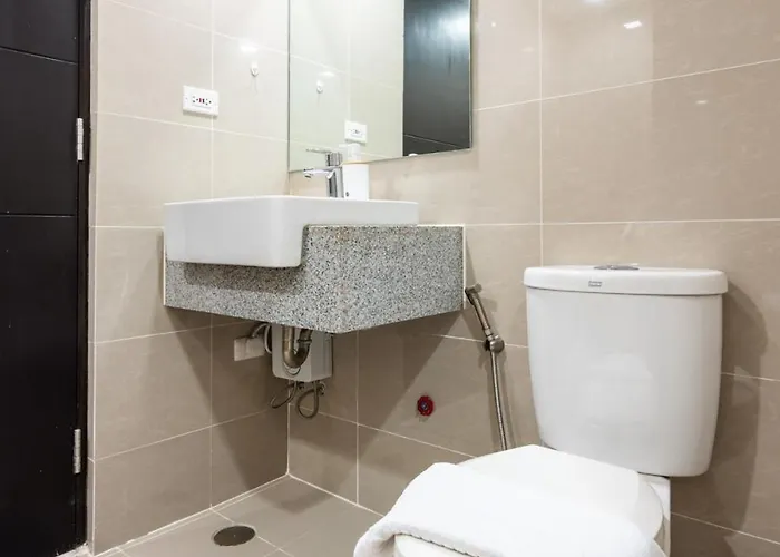 Modern Minimalist Uptown Parksuites 1br * Manila