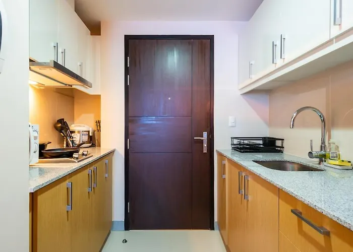 Modern Minimalist Uptown Parksuites 1br * Manila