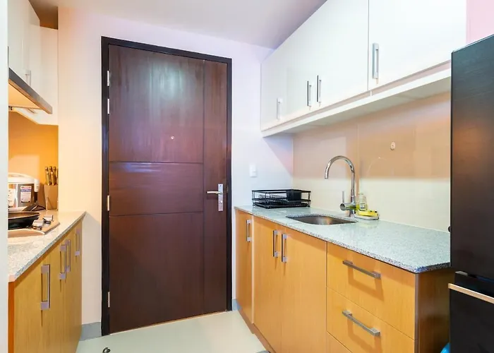 Apartment Modern Minimalist Uptown Parksuites 1br