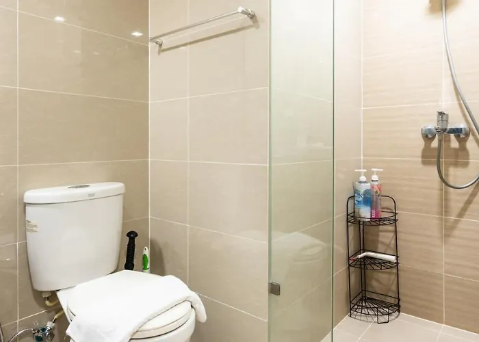 Modern Minimalist Uptown Parksuites 1br Apartment Manila