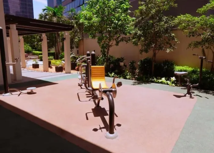 Modern Minimalist Uptown Parksuites 1br *