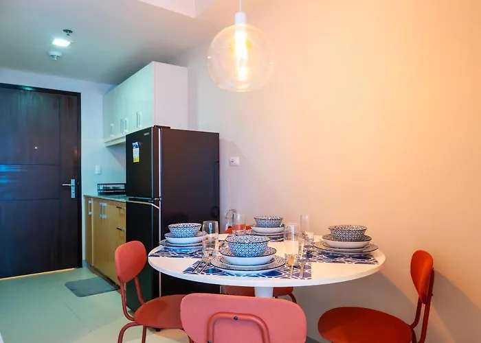 Modern Minimalist Uptown Parksuites 1br *