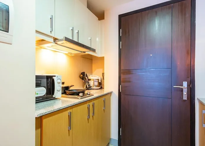 Modern Minimalist Uptown Parksuites 1br Apartment Manila